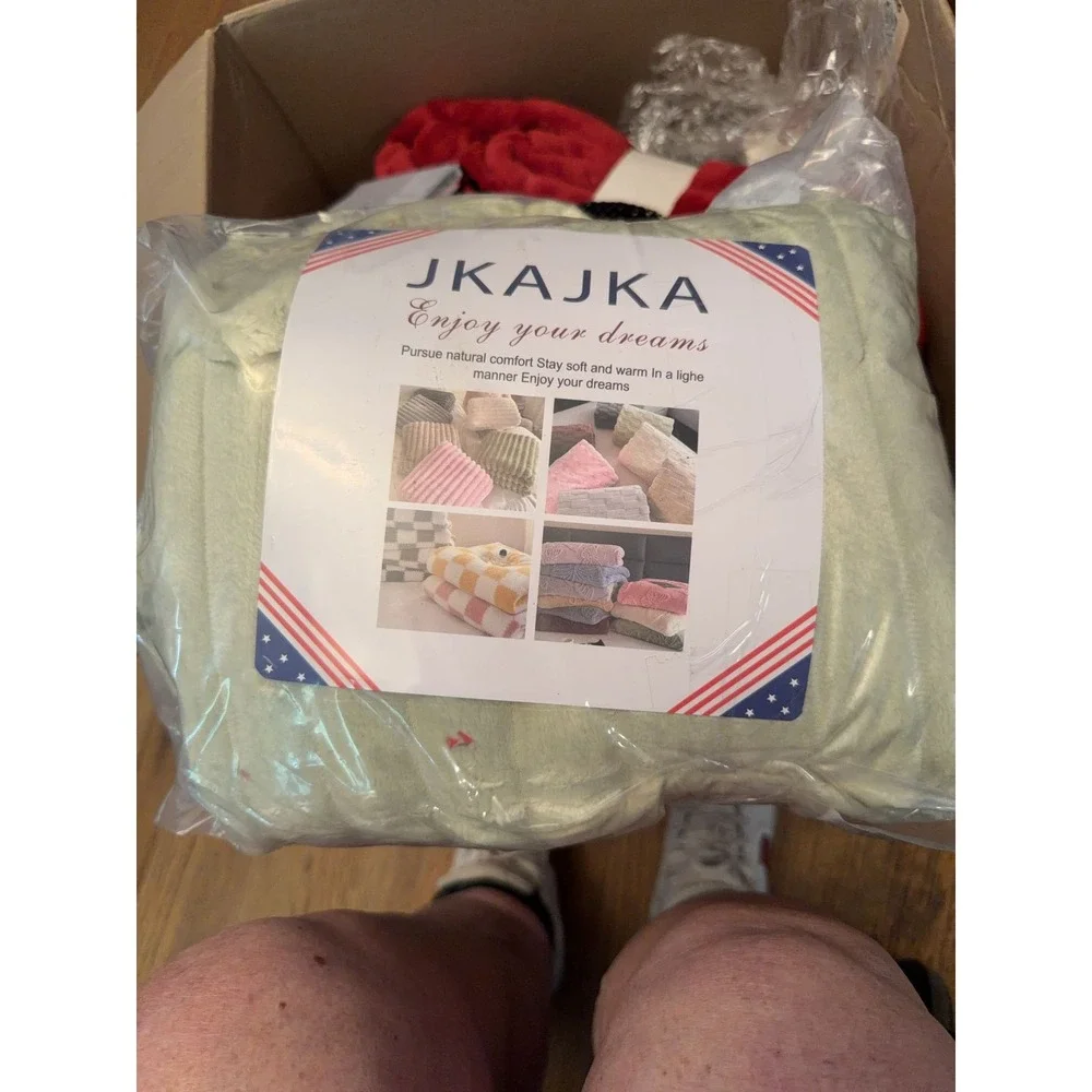 JKAJKA Soft Plush Throw Blanket Lightweight Decorative Fuzzy Bedding Sage Green